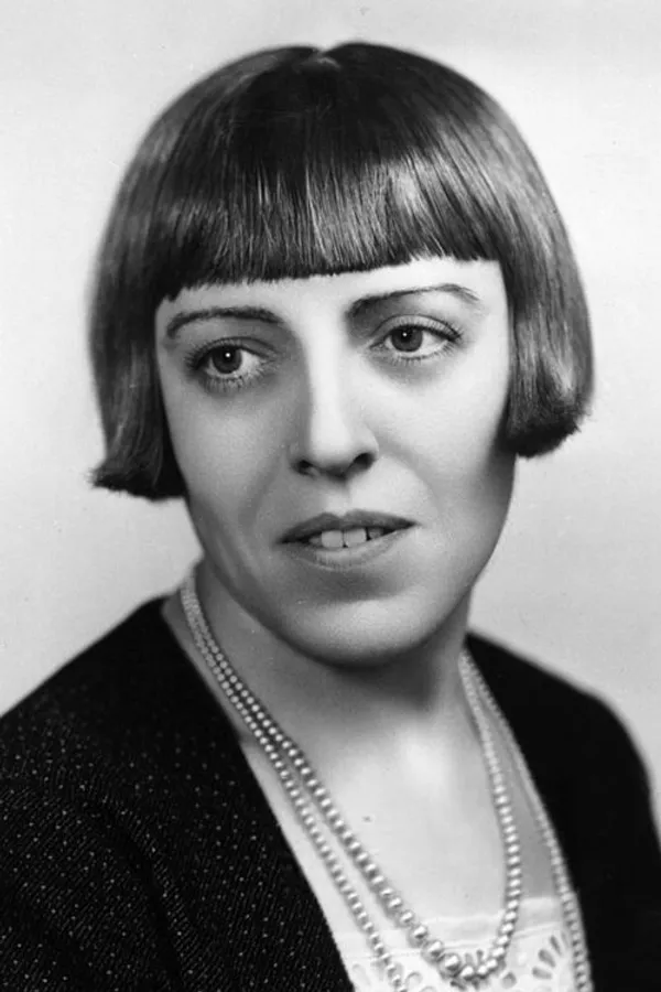Аватар персоны Dodie Smith