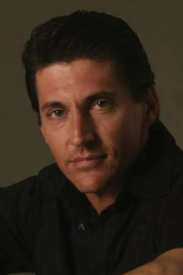 Аватар персоны Loren Avedon