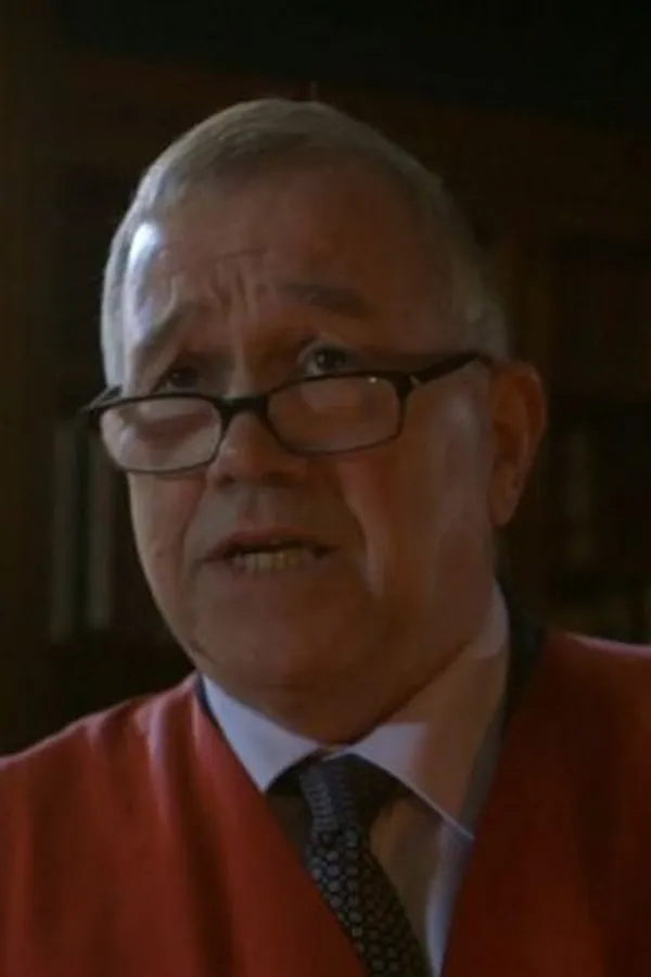 Аватар персоны Simon Brett